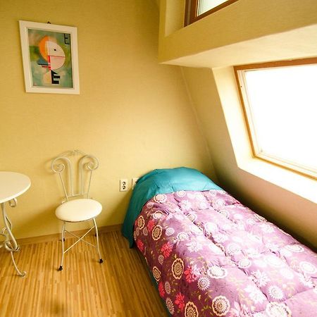 Kimchee Sinchon Guesthouse Soul Pokoj fotografie