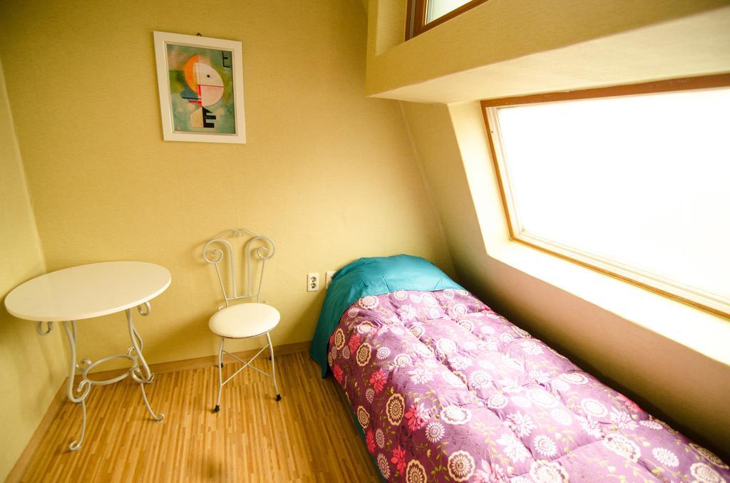 Kimchee Sinchon Guesthouse Soul Pokoj fotografie