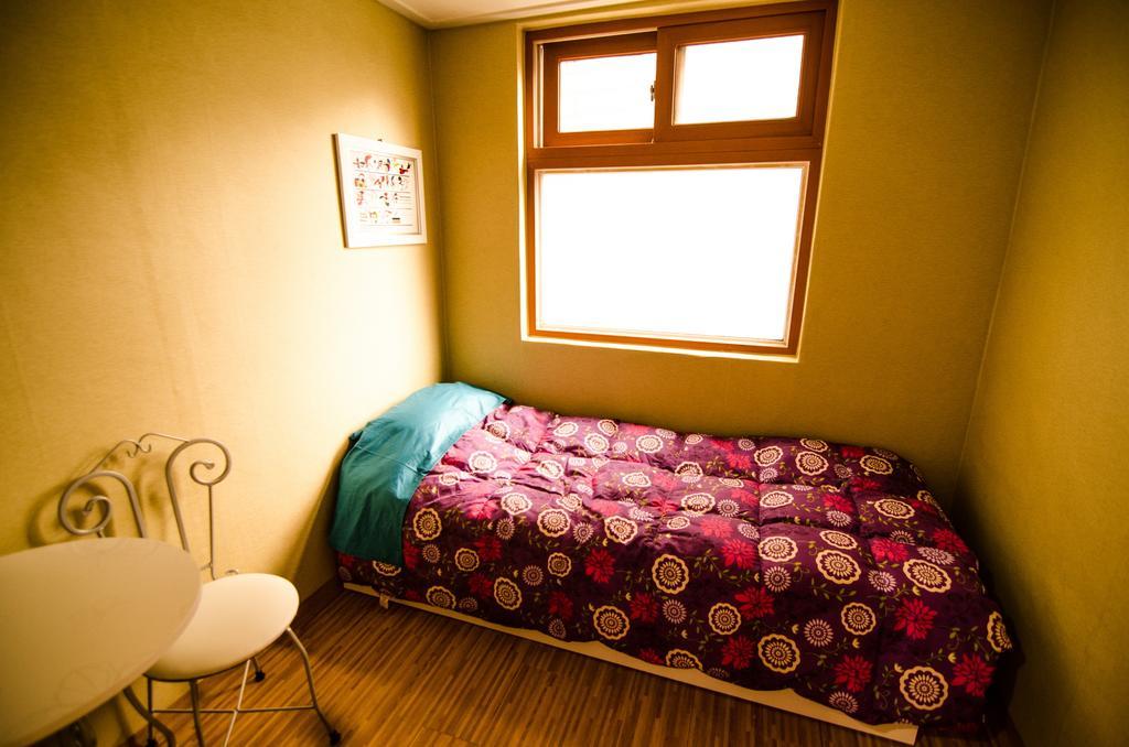 Kimchee Sinchon Guesthouse Soul Pokoj fotografie