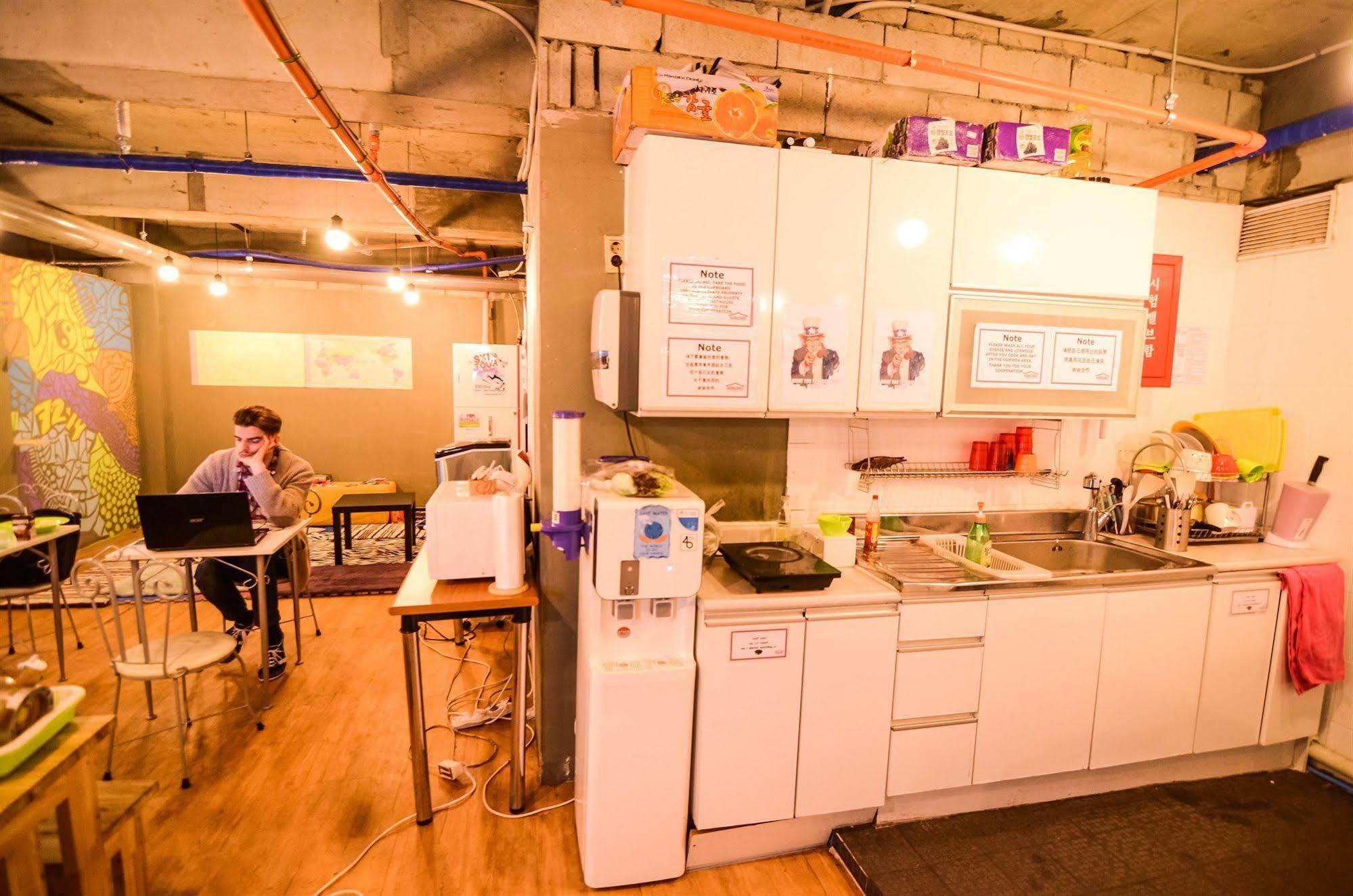 Kimchee Sinchon Guesthouse Soul Exteriér fotografie